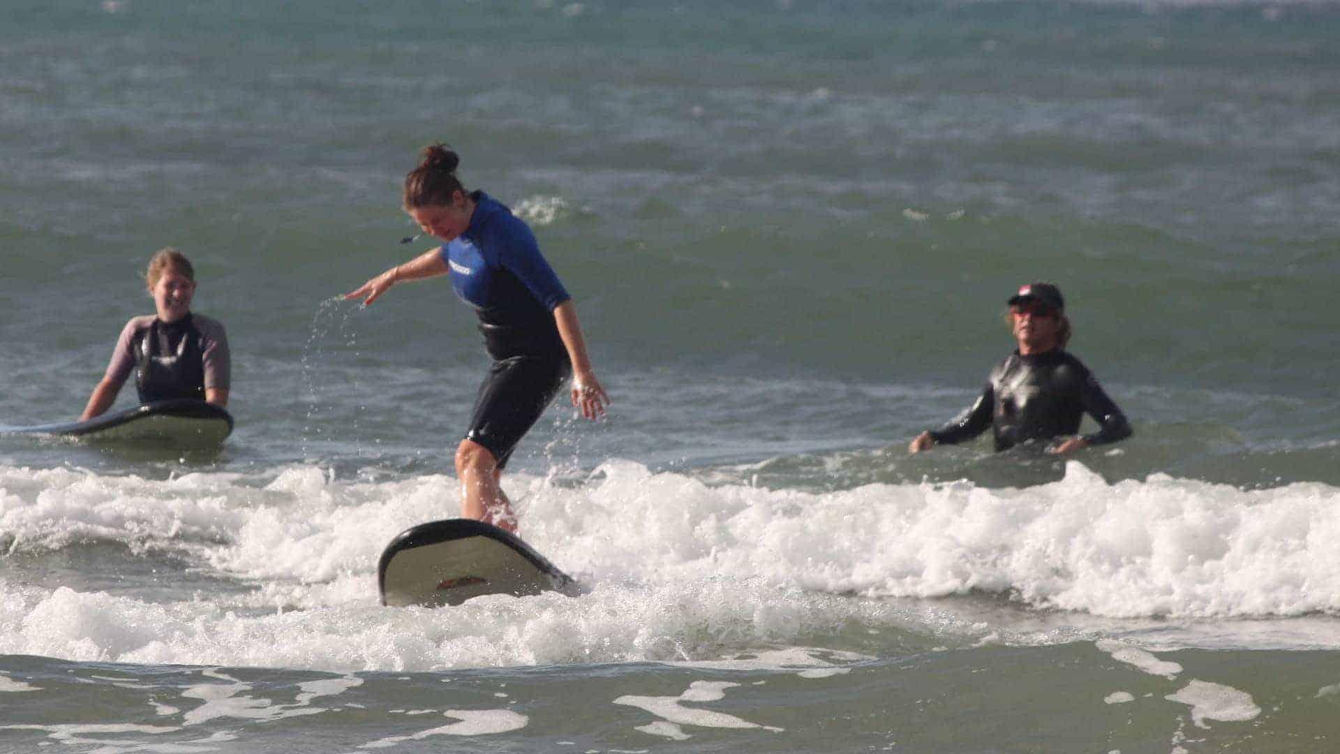 learn to surf noosa