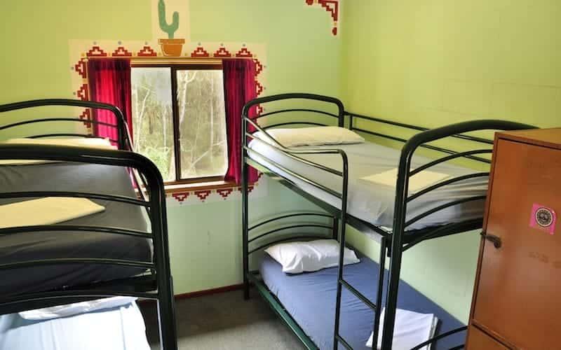 shared dorm accommodation in byron bay