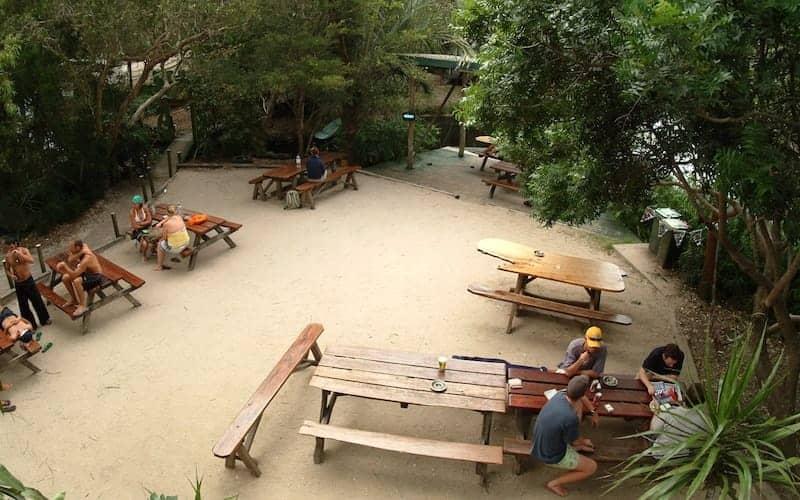 arts factory lodge backpackers byron bay