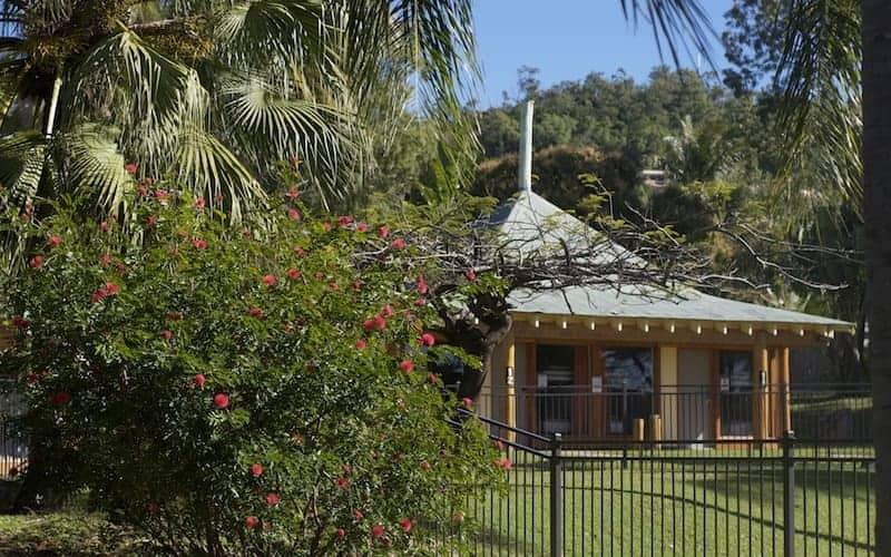 nomads hostel airlie beach