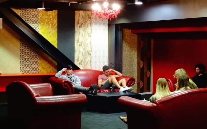 lounge at nomads queenstown hostel