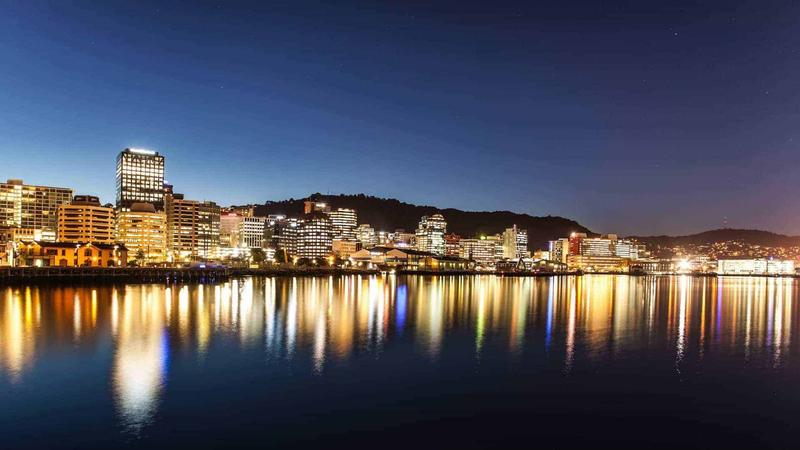 bars in wellington at night