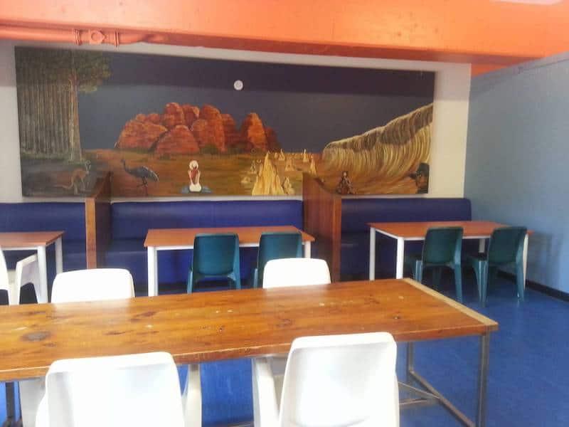 billabong backpackers perth dining area