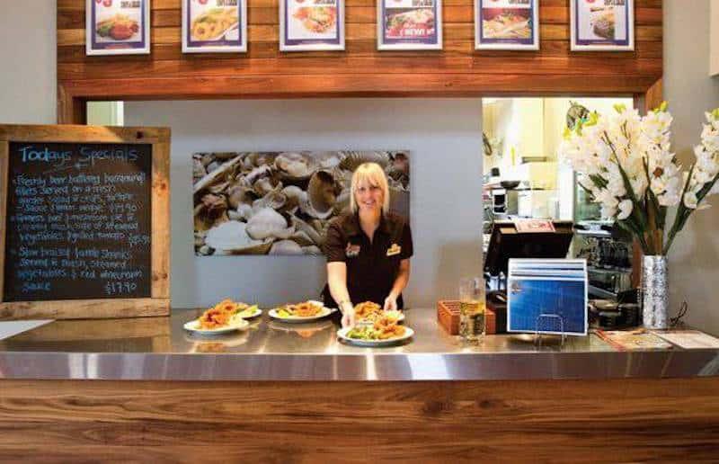 restaurant and bar at hoey moey coffs harbour hostel