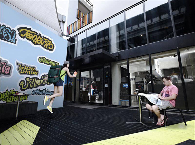 outdoor seating at lub d siam bangkok hostel