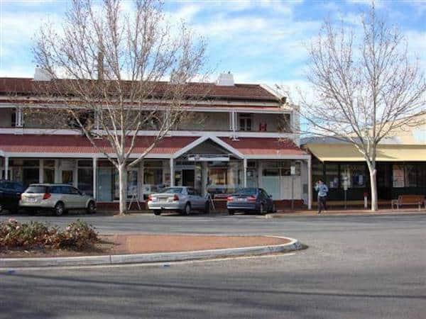 hostel adelaide travellers inn