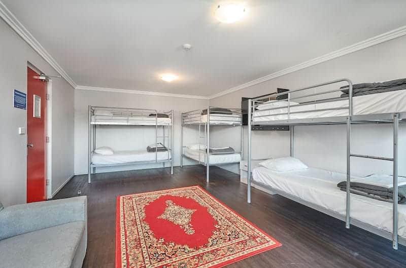 nomads byron bay hostel