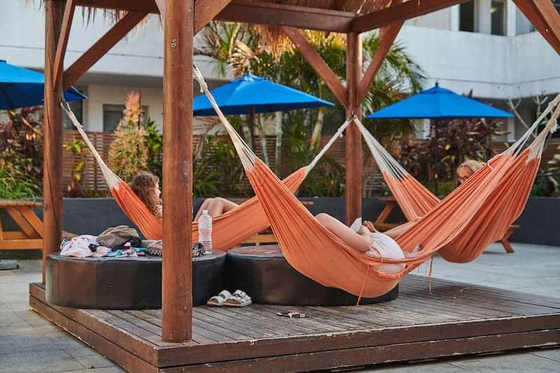 communal areas nomads hostel byron bay