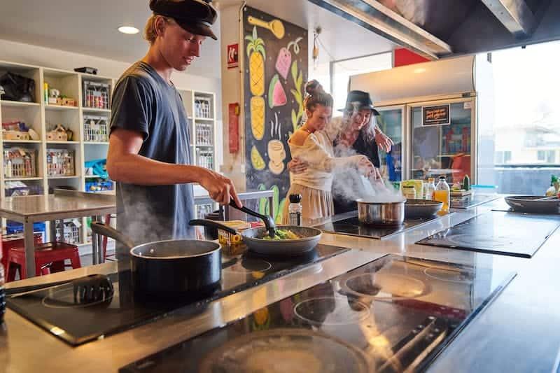 nomads backpackers byron bay